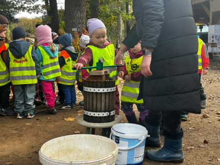 Krásný výlet do botanické zahrady a výroba moštu